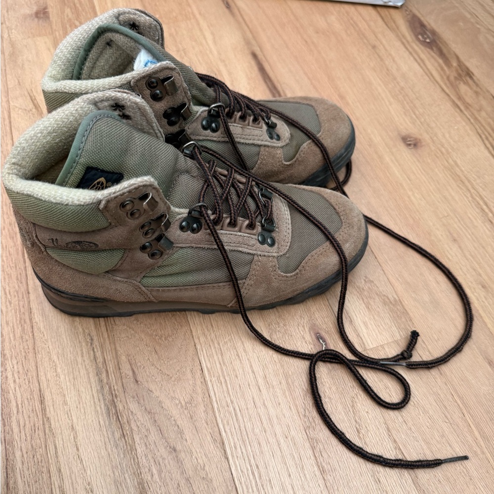 Vintage Vasque Hiking Boots